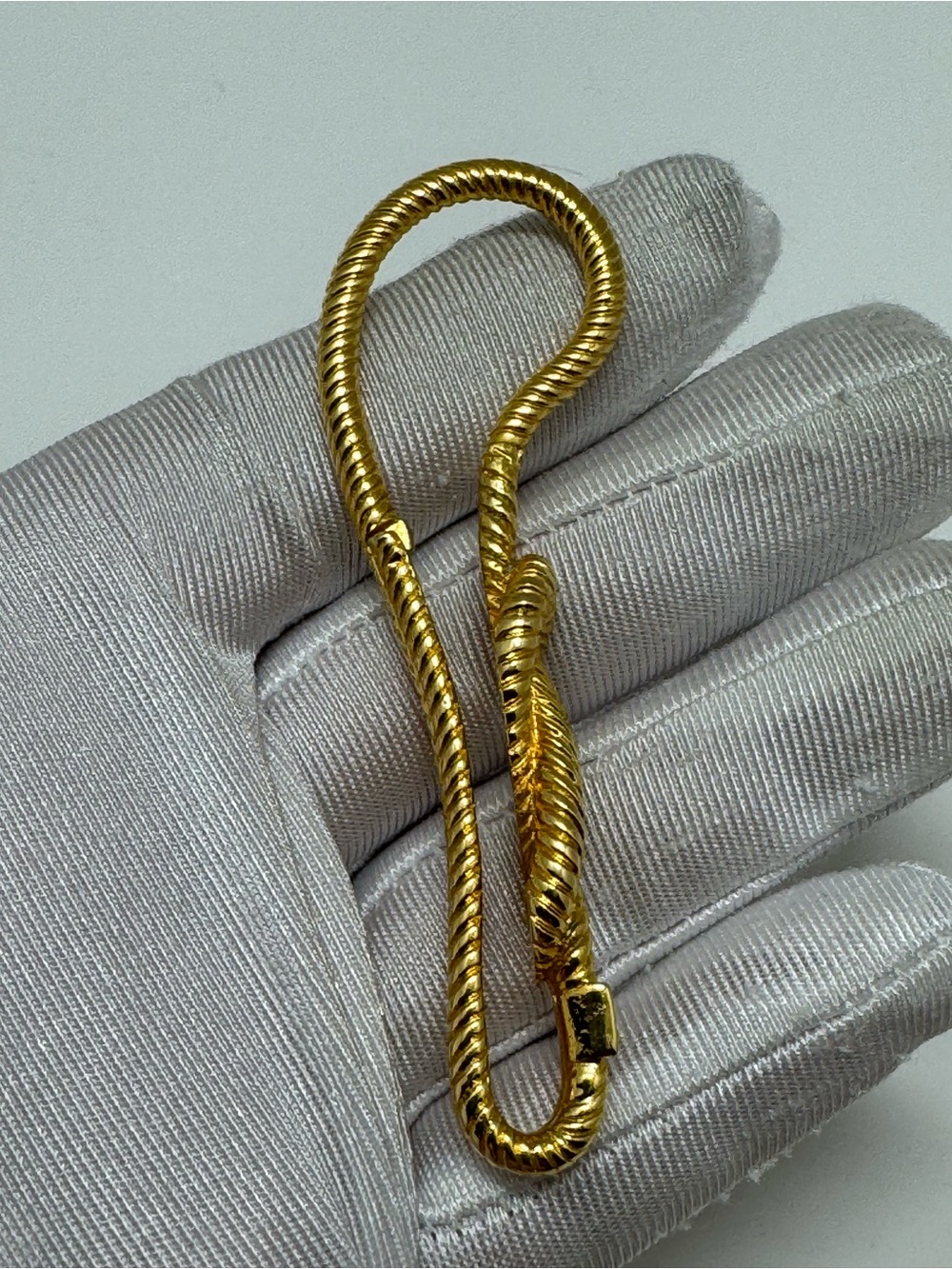 Gucci Gold Rope Knot Keyring/ Keychain - Picture 2 of 4